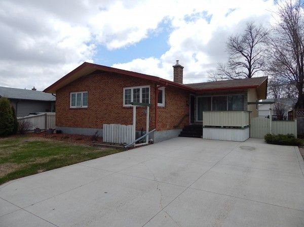 Main Photo: 8 Primrose Crescent in Winnipeg: Garden City House for sale ()  : MLS®# 1410398