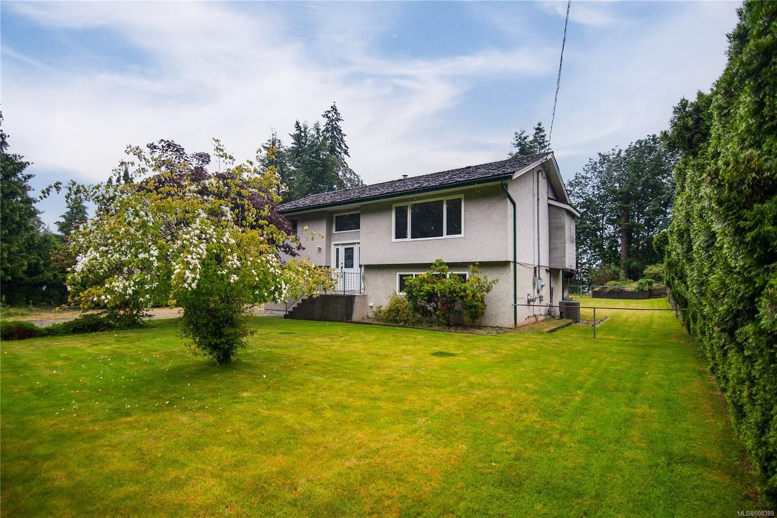 Main Photo: 2545 Spring Rd in Campbell River: CR Campbell River North House for sale : MLS®# 908389