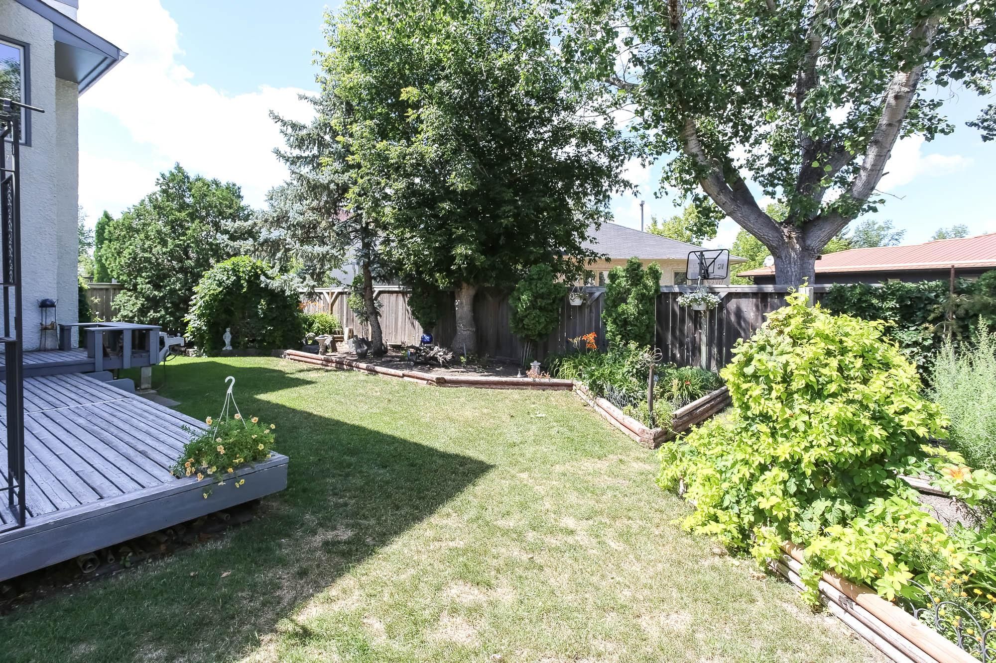 Photo 2: Photos: 14 Torrington Road in Winnipeg: Whyte Ridge Single Family Detached for sale (1P)  : MLS®# 202017383