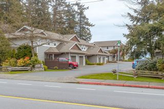 Photo 2: 3 8025 East Saanich Rd in Central Saanich: CS Saanichton Row/Townhouse for sale : MLS®# 903745