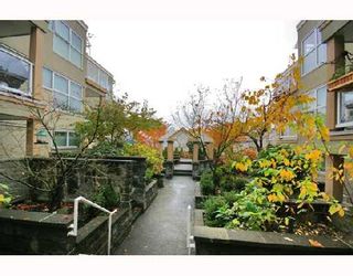 Photo 10: 107 953 W 8TH Avenue in Vancouver: Fairview VW Townhouse for sale in "THE SOUTHPORT" (Vancouver West)  : MLS®# V676314