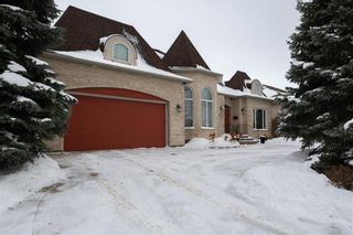 Photo 2: 8 Bard Place in Winnipeg: Tuxedo Residential for sale (1E)  : MLS®# 202400127
