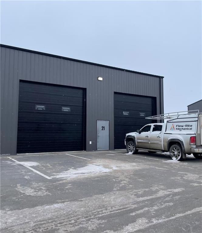 Main Photo: 21 110 INDUSTRIAL Road in Steinbach: R16 Industrial / Commercial / Investment for lease : MLS®# 202227627