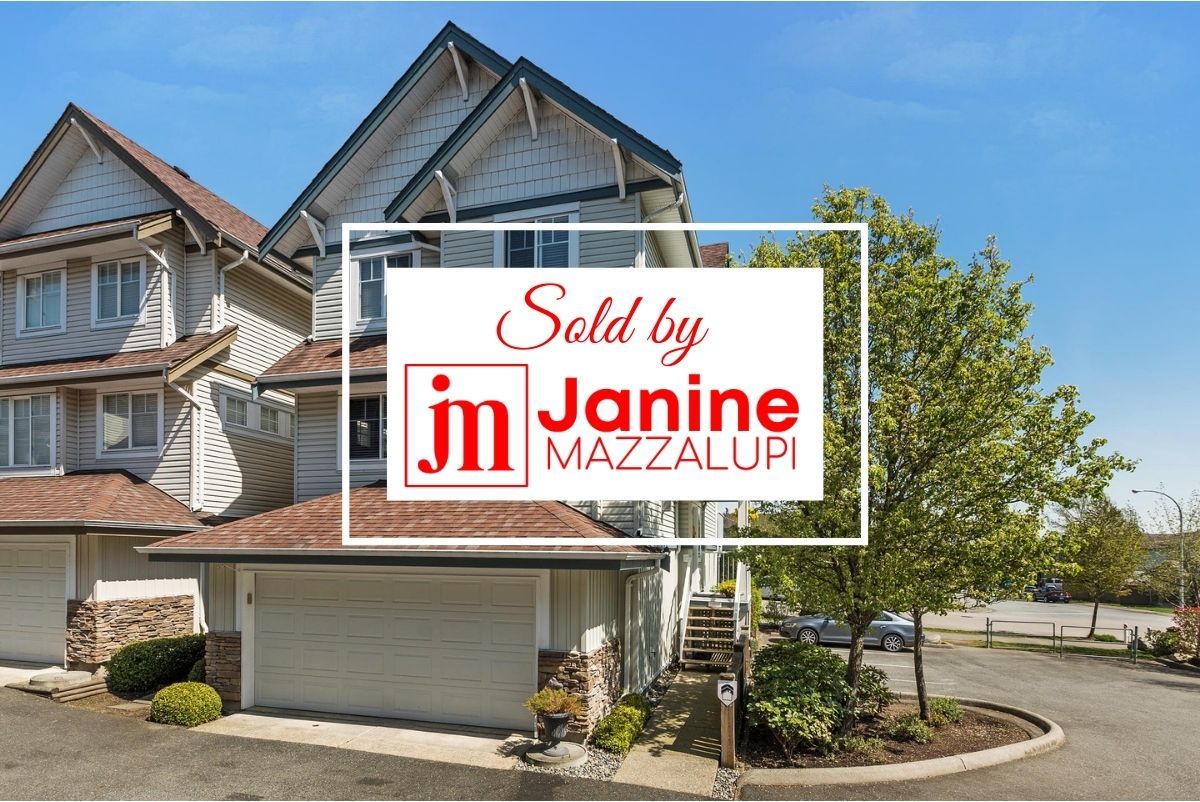 Main Photo: 8 20582 67 Avenue in Langley: Willoughby Heights Townhouse for sale in "Bakerview Estates" : MLS®# R2260623