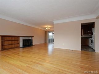 Photo 5: 1740 Mortimer St in VICTORIA: SE Mt Tolmie House for sale (Saanich East)  : MLS®# 750626