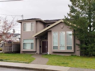 Photo 3: 7752 1ST Street in Burnaby: East Burnaby 1/2 Duplex for sale (Burnaby East)  : MLS®# R2694326