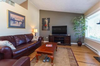 Photo 3: 2406 Fleetwood Crt in VICTORIA: La Florence Lake House for sale (Langford)  : MLS®# 792944