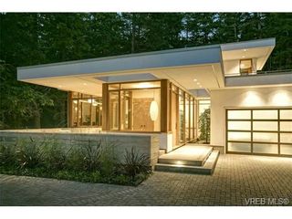 Photo 2: 970 FIR TREE Glen in VICTORIA: SE Broadmead House for sale (Saanich East)  : MLS®# 721236