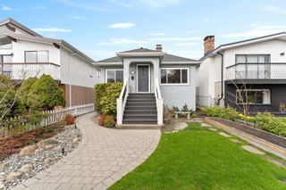 Photo 1: 2651 E 6TH Avenue in Vancouver: Renfrew VE House for sale (Vancouver East)  : MLS®# R2766928