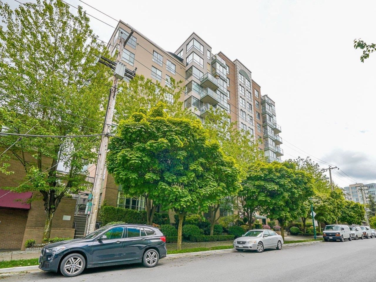 Main Photo: 401 2288 PINE Street in Vancouver: Fairview VW Condo for sale in "THE FAIRVIEW" (Vancouver West)  : MLS®# R2696473