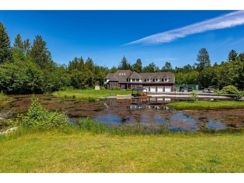 Main Photo: 37069 WHELAN Road in Abbotsford: Sumas Mountain House for sale : MLS®# R2718746