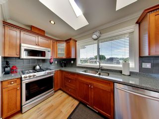 Photo 2: 20252 KENT Street in Maple Ridge: Southwest Maple Ridge House for sale : MLS®# R2098398