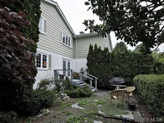 Photo 17: 2320 Hollyhill Pl in VICTORIA: SE Arbutus Half Duplex for sale (Saanich East)  : MLS®# 652006