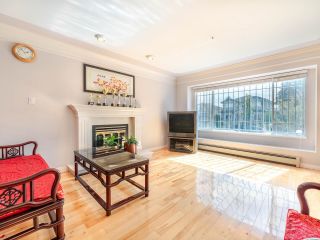 Photo 4: 2283 EAST 54TH Avenue in Vancouver: Killarney VE House for sale (Vancouver East)  : MLS®# R2813818