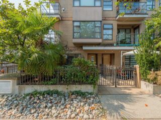Photo 2: 103 2119 YEW Street in Vancouver: Kitsilano Townhouse for sale in "KITS PALISIDE" (Vancouver West)  : MLS®# R2723761