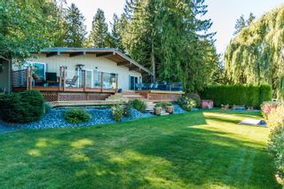 Photo 3: 697 Viel Road in Sorrento: WATERFRONT House for sale : MLS®# 10155772