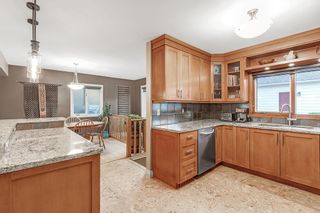 Photo 10: 59 White Oak Crescent SW in Calgary: Wildwood Detached for sale : MLS®# A2046984
