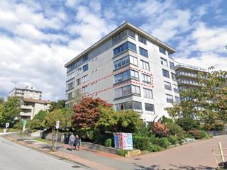 Photo 3: 301 460 14TH Street in West Vancouver: Ambleside Condo for sale in "Tiffany Place" : MLS®# R2853656