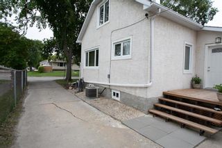 Photo 4: 939 Dugas Street in Winnipeg: Windsor Park Residential for sale (2G)  : MLS®# 202323832