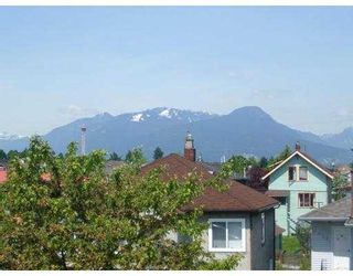 Photo 3: 3318 NAPIER Street in Vancouver: Renfrew VE House for sale (Vancouver East)  : MLS®# V768364