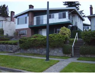 Photo 1: 553 GARFIELD Street in New_Westminster: The Heights NW House for sale (New Westminster)  : MLS®# V733808