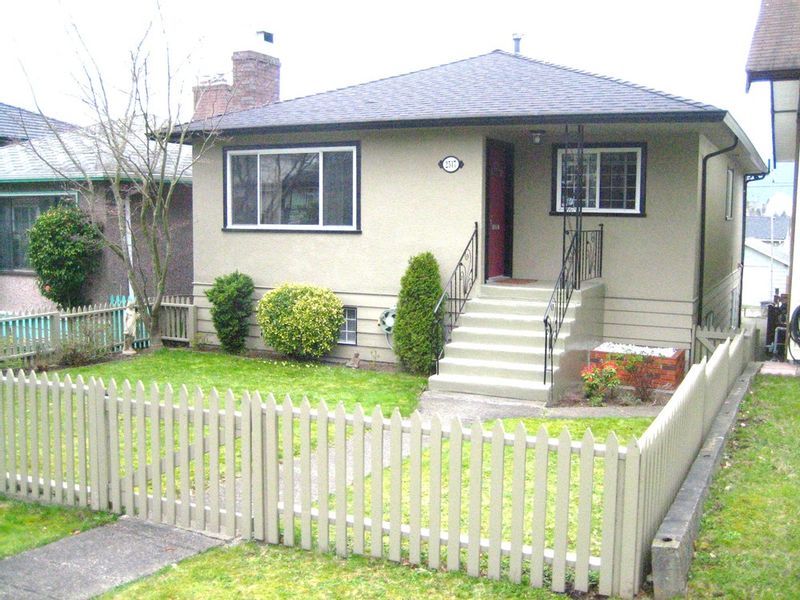 FEATURED LISTING: 2517 19TH Ave E Vancouver East