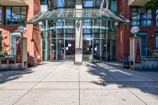 Photo 26: 907 939 HOMER Street in Vancouver: Yaletown Condo for sale in "THE PINNACLE" (Vancouver West)  : MLS®# R2463453