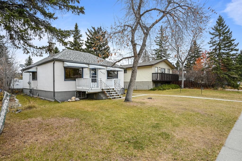 Main Photo: 4808 70 Street NW in Calgary: Bowness Detached for sale : MLS®# A1158089