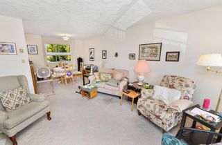 Photo 3: 201 9717 Third St in Sidney: Si Sidney South-East Condo for sale : MLS®# 884173