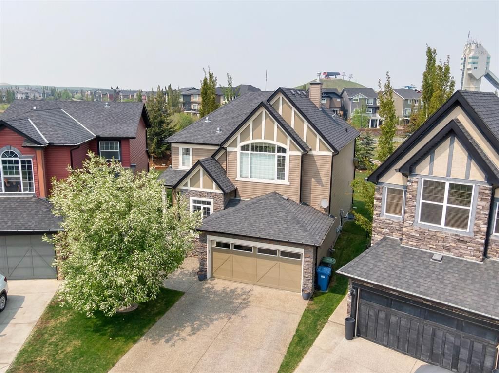 Main Photo: 124 Cougartown Close SW in Calgary: Cougar Ridge Detached for sale : MLS®# A2051695