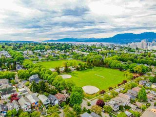Photo 16: 836 W 22ND AVENUE in Vancouver: Cambie House for sale (Vancouver West)  : MLS®# R2455356