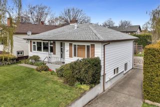Photo 3: 214 E Maddock Ave in Victoria: Vi Burnside House for sale : MLS®# 899176