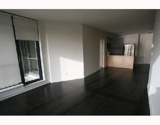 Photo 2: 301 750 W 12TH Avenue in Vancouver: Fairview VW Condo for sale in "TAPESTRY" (Vancouver West)  : MLS®# V690233