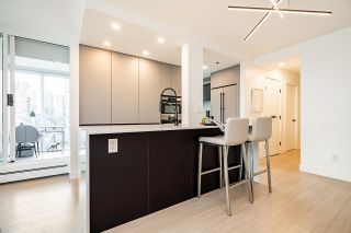 Photo 3: 1801 289 DRAKE Street in Vancouver: Yaletown Condo for sale (Vancouver West)  : MLS®# R2761203