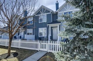 Photo 1: 289 Elgin Gardens SE in Calgary: McKenzie Towne Row/Townhouse for sale : MLS®# A1224377
