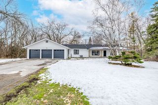 Photo 1: 48 Cachet Parkway in Markham: Devil's Elbow House (Bungalow) for sale : MLS®# N8041696
