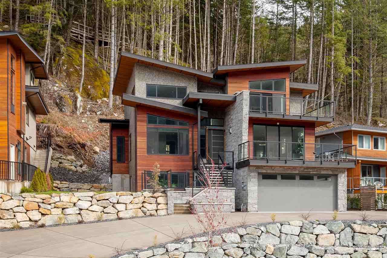 Main Photo: 38532 SKY PILOT Drive in Squamish: Plateau House for sale in "CRUMPIT WOODS" : MLS®# R2259885