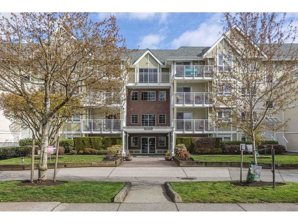 Main Photo: 209 20189 54 Avenue in Langley: Langley City Condo for sale in "Catalina Gardens" : MLS®# R2681787