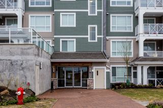 Photo 5: # 414 -16388 64 Avenue in Surrey: Cloverdale BC Condo for sale in "THE RIDGE AT BOSE FARMS" (Cloverdale)  : MLS®# R2143424