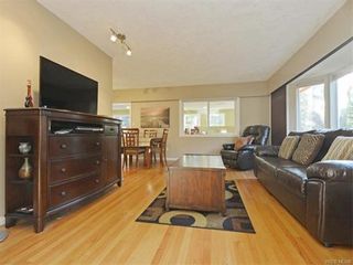 Photo 3: 670 Charmar Cres in VICTORIA: La Mill Hill House for sale (Langford)  : MLS®# 748263