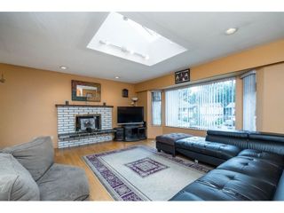 Photo 3: 9159 APPLEHILL Crescent in Surrey: Queen Mary Park Surrey House for sale : MLS®# R2407744