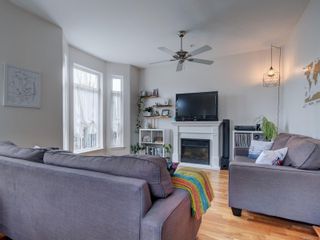 Photo 2: 102 1510 Hillside Ave in Victoria: Vi Oaklands Row/Townhouse for sale : MLS®# 874175