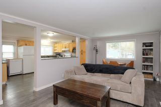 Photo 2: 18 8220 KING GEORGE Boulevard in Surrey: Bear Creek Green Timbers Manufactured Home for sale : MLS®# R2855627