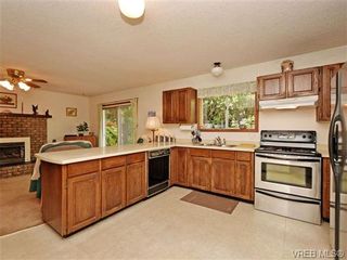 Photo 8: 3350 St. Troy Pl in VICTORIA: Co Triangle House for sale (Colwood)  : MLS®# 706087