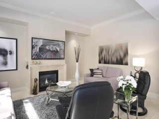 Photo 4: 410 BEACH Crescent in Vancouver: Yaletown Townhouse for sale in "KING'S LANDING" (Vancouver West)  : MLS®# R2845282