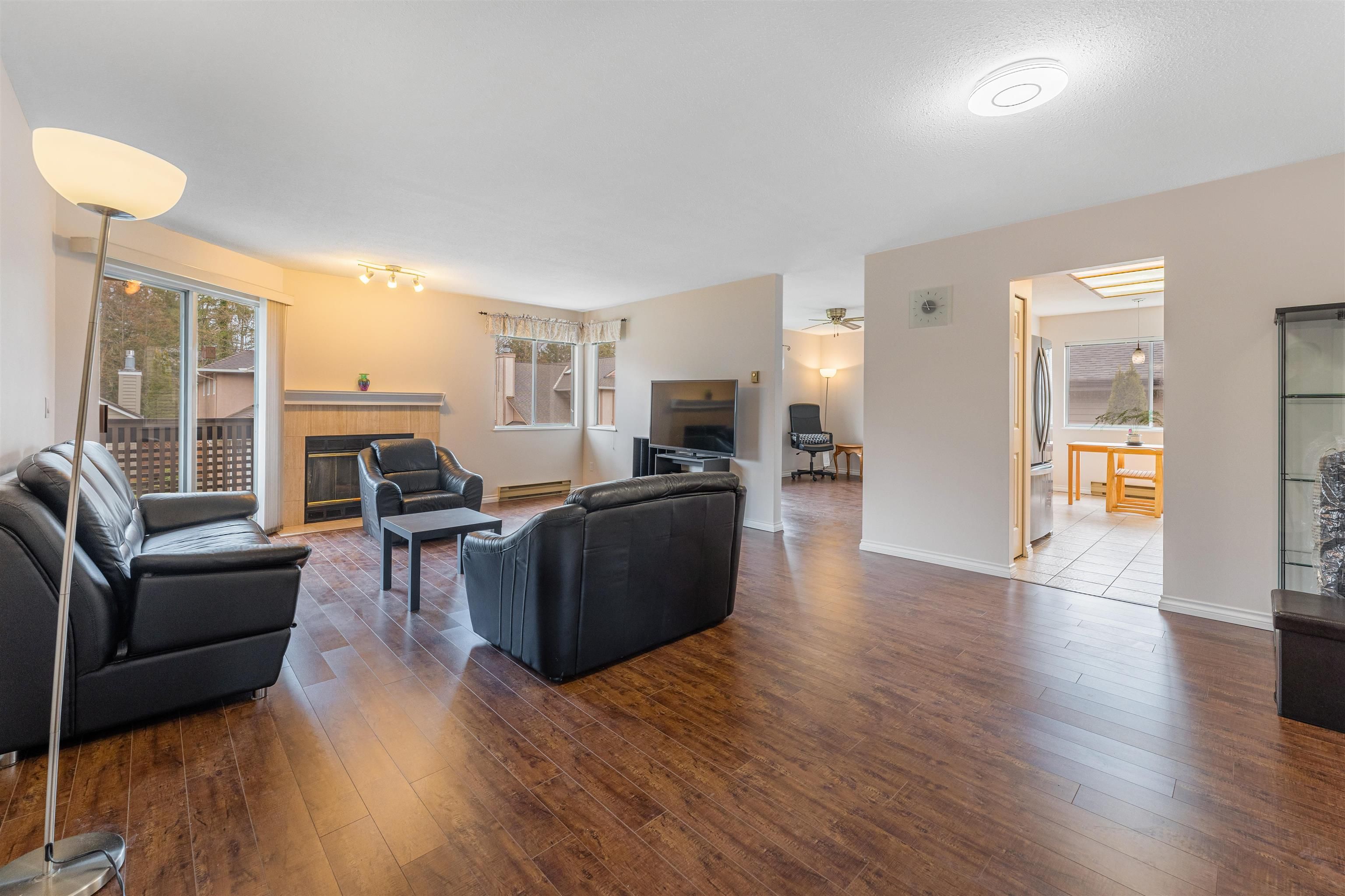 Main Photo: 932 ROCHE POINT Drive in North Vancouver: Roche Point Townhouse for sale in "The Fairways" : MLS®# R2769755