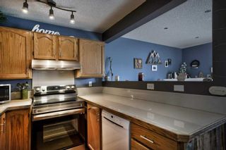 Photo 3: 92 Somervale Park SW in Calgary: Somerset Row/Townhouse for sale : MLS®# A2145744