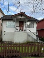 Main Photo: 471 E 16TH Avenue in Vancouver: Mount Pleasant VE House for sale (Vancouver East)  : MLS®# R2643427