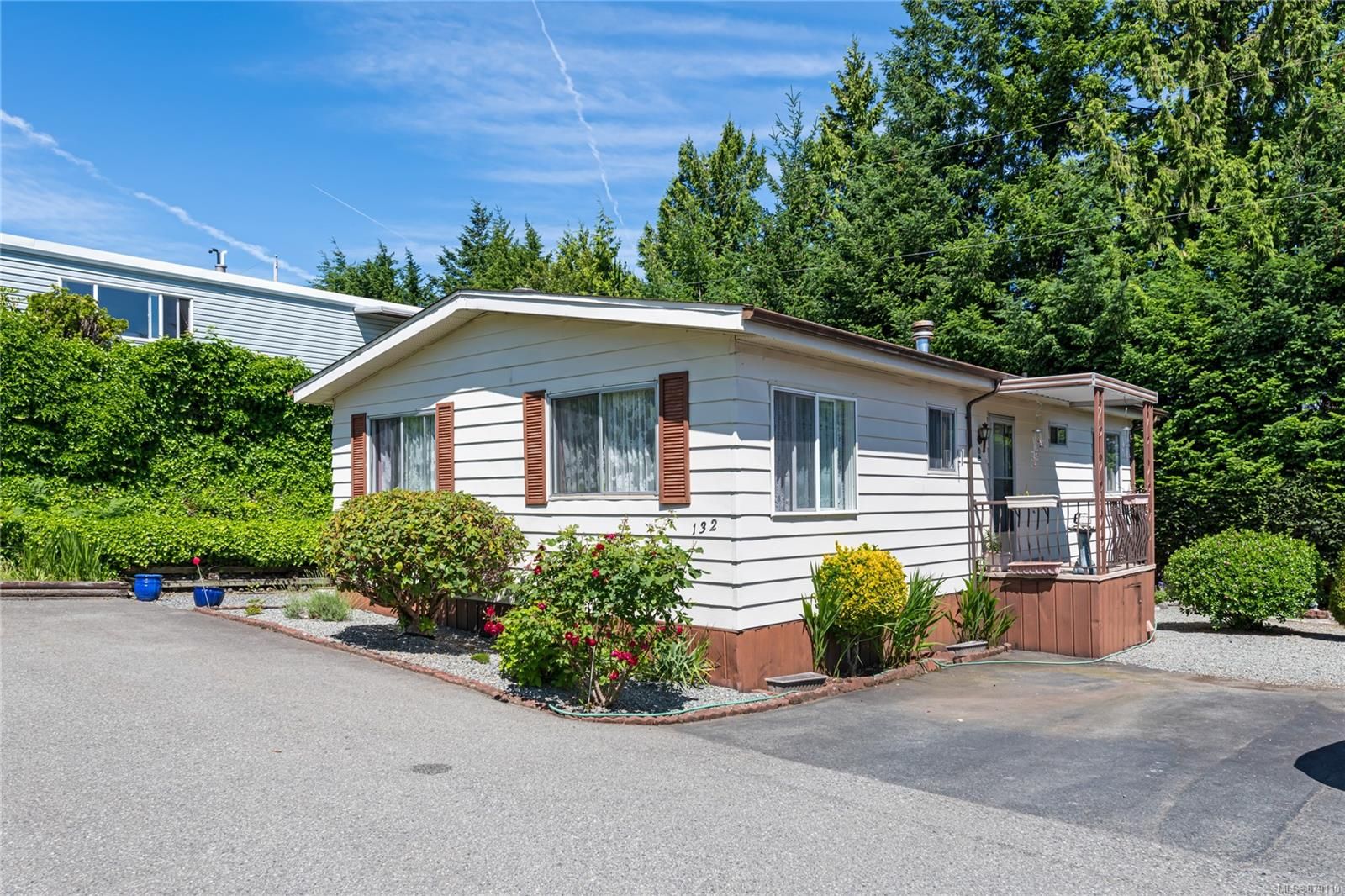 Main Photo: 132 6325 Metral Dr in Nanaimo: Na Pleasant Valley Manufactured Home for sale : MLS®# 879110