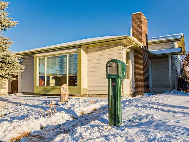 Main Photo: 16 SHAWCLIFFE Road SW in Calgary: Shawnessy Residential Detached Single Family for sale : MLS®# C3645064